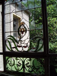 Historisches Glasfenster im Herrenhaus des Ritterguts Posterstein.