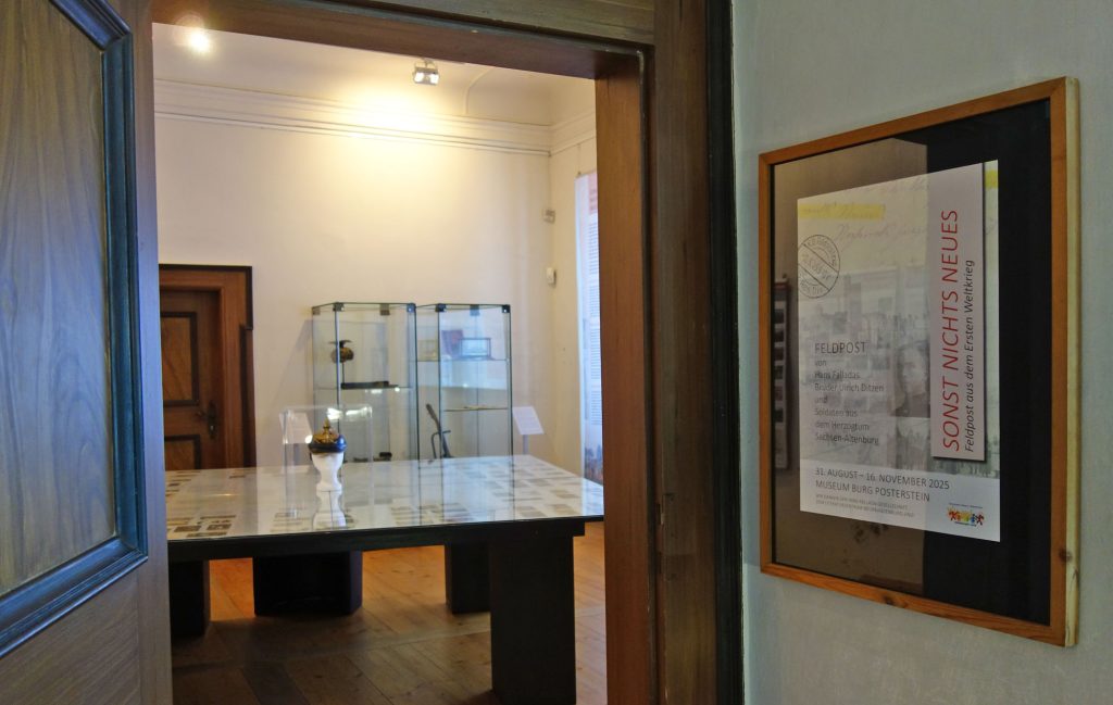 Geöffnete Tür zur Sonderschau